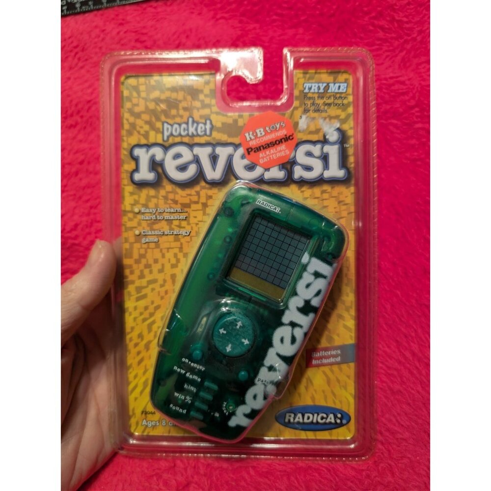 Radica Pocket Reversi Handheld Electronic Game Green New Sealed Vintage 73044